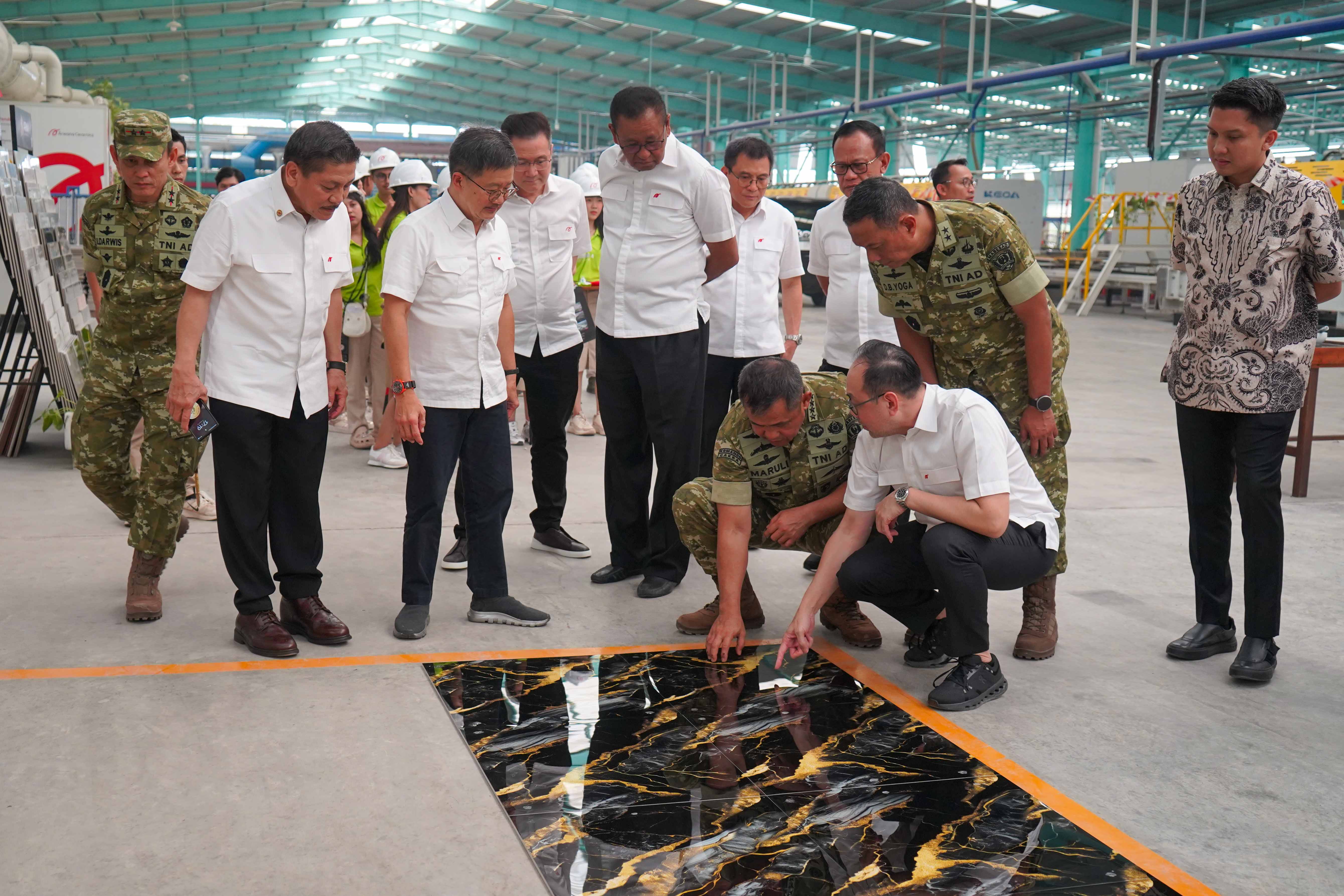 Peresmian pabrik PT Arwana Citramulia Tbk, PT Arwana Anugerah Keramik, Plant 4D, KSAD Jenderal TNI Maruli Simanjuntak, Sumatera Selatan.